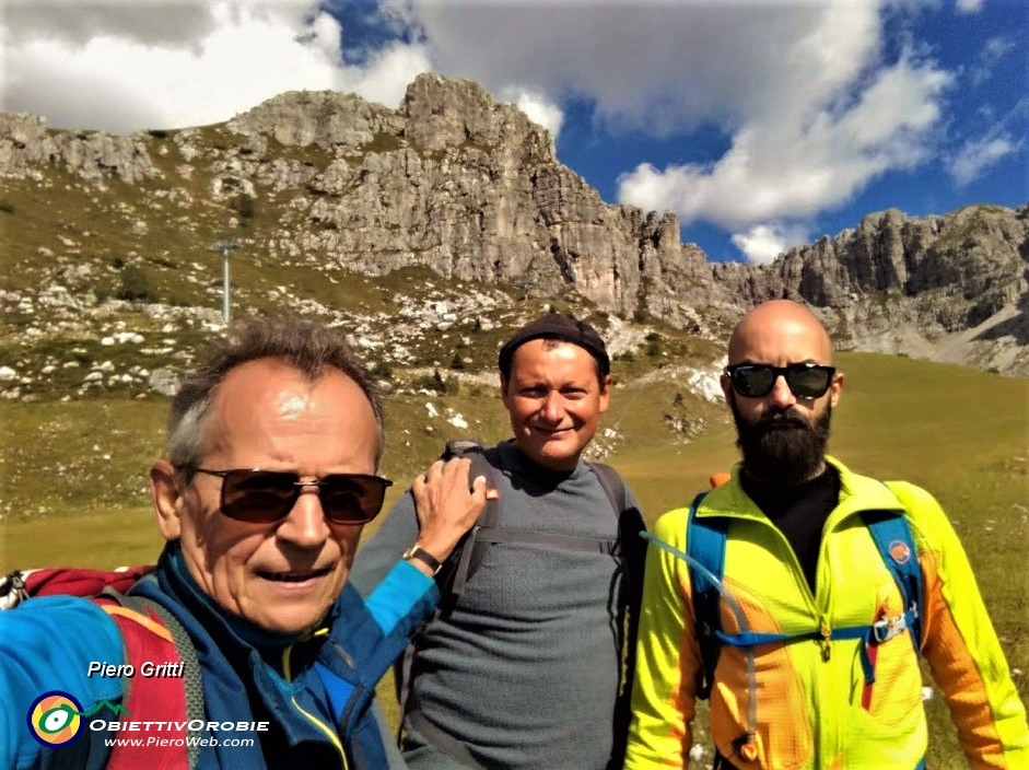 95 Bello incontrarsi sul Barbesino per poi scendere insieme ai Piani di Ceresola-Rif. Trifoglio.jpg